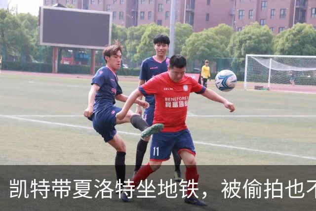 凯特带夏洛特坐地铁，被偷拍也不发火，被夸"接地气"的背后，可能全是算计